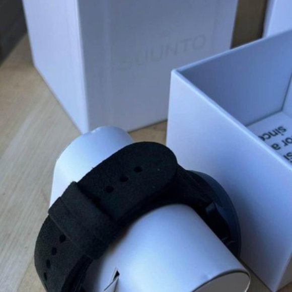 Suunto 7 Matte Black Titanium Smart Watch **BRAND NEW** - Picture 3 of 4